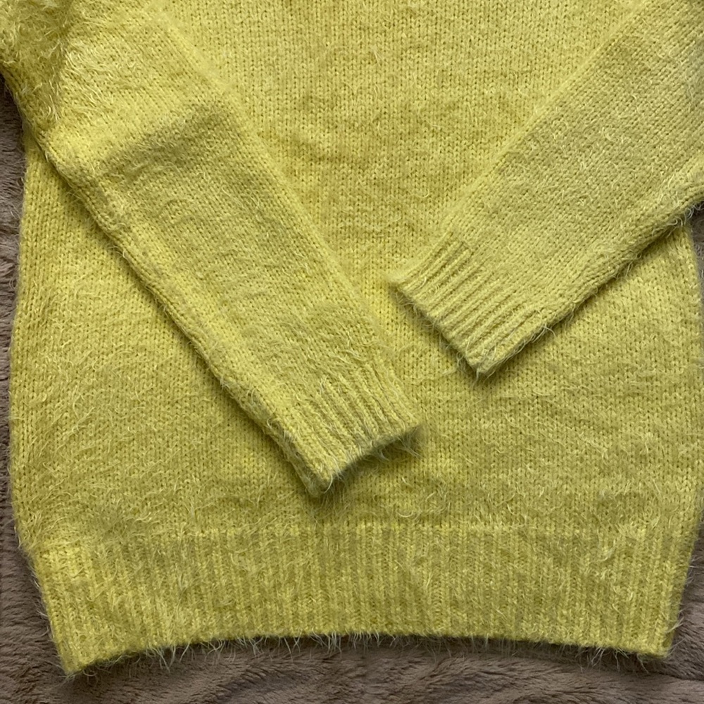 💛 Cozy Sweater - Picture 5 of 6